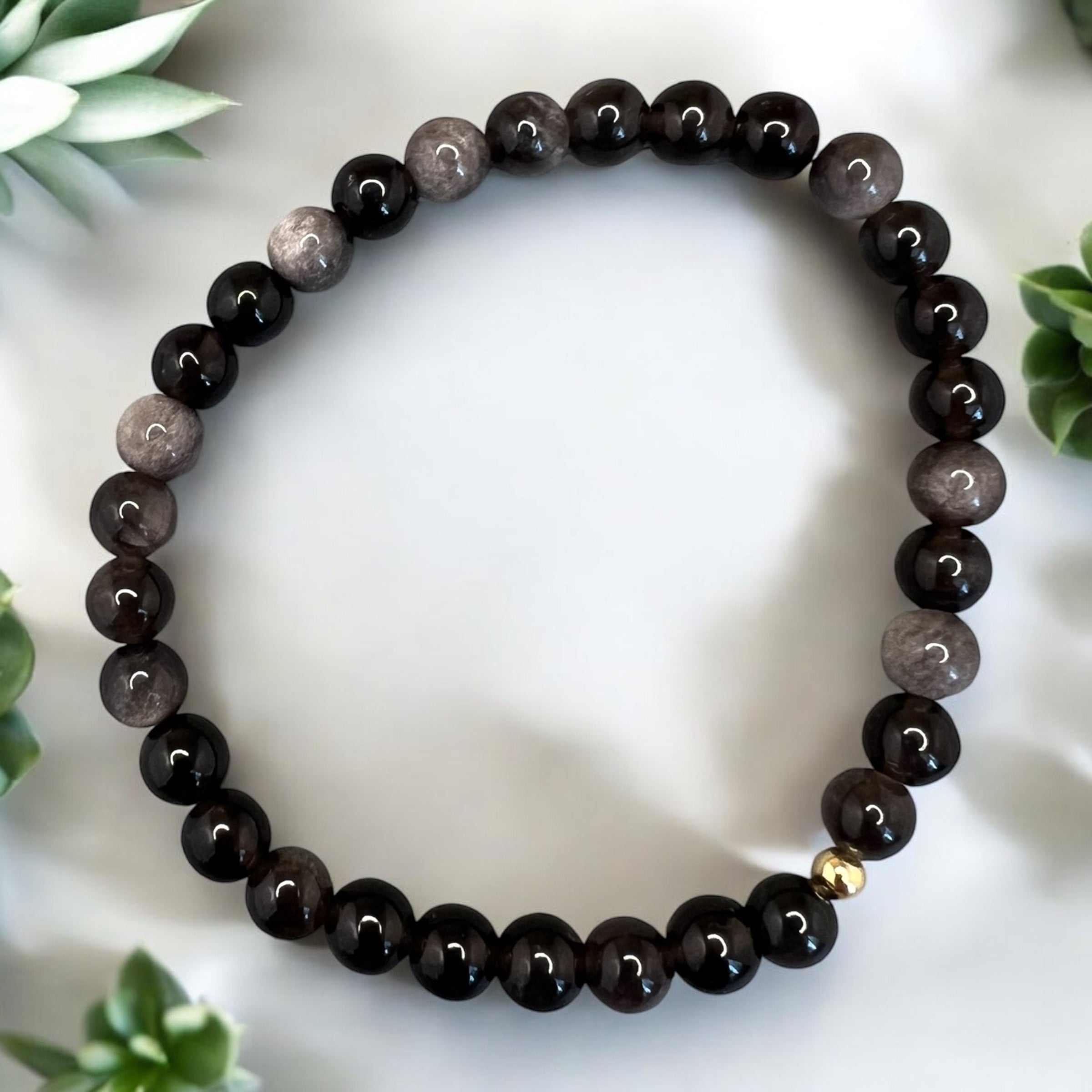 Silberobsidian Armband with 6mm round black and silver infused beads, elastic and handcrafted for protection and emotional clarity
