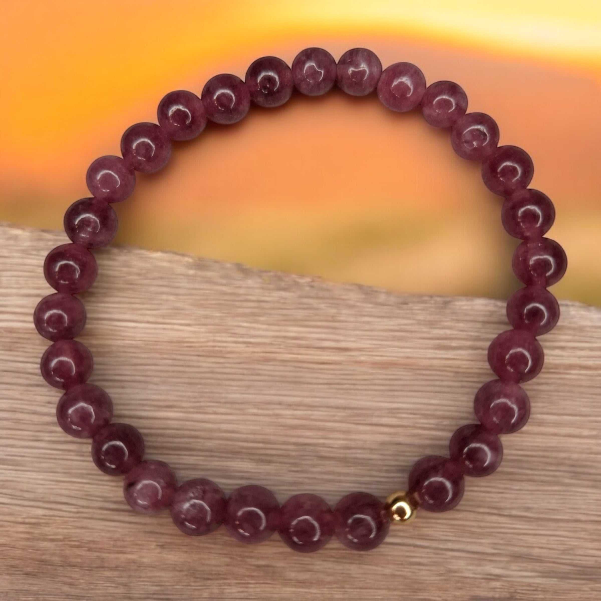 Lepidolith Armband – Frieden & Transformation 🕊️ | 6mm Edelstein-ArmLepidolith Armband – Dein Stein für Frieden und emotionale Heilung 🕊️
Erlebe die beruhigende Energie des Lepidolith und finde Frieden inmitten des hektischen Alltag